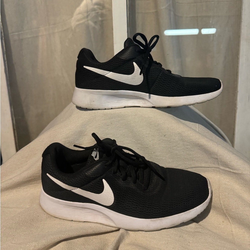 Women's Nike Tanjun Black and White Sneakers